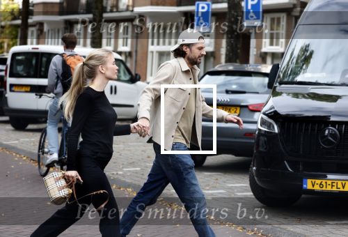 Amsterdam 14 oktober 2025
Renze Klamer met zijn nieuwe vriendin Hannah Trinette Ebbing in Amsterdam zuid.