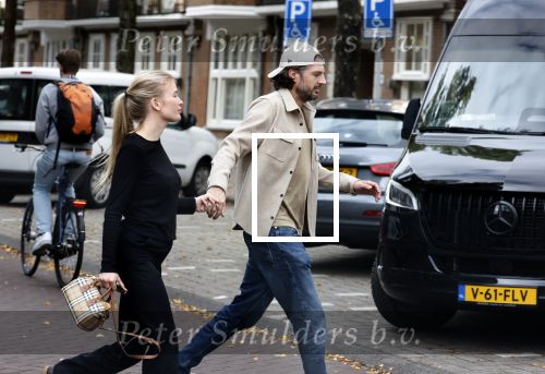 Amsterdam 14 oktober 2025
Renze Klamer met zijn nieuwe vriendin Hannah Trinette Ebbing in Amsterdam zuid.