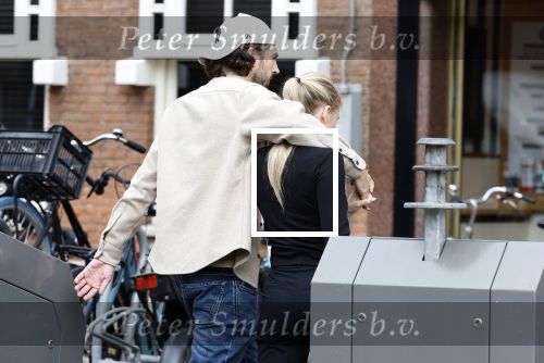 Amsterdam 14 oktober 2025
Renze Klamer met zijn nieuwe vriendin Hannah Trinette Ebbing in Amsterdam zuid.