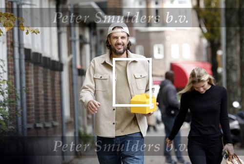 Amsterdam 14 oktober 2025
Renze Klamer met zijn nieuwe vriendin Hannah Trinette Ebbing in Amsterdam zuid.