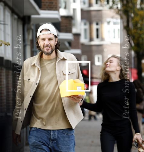 Amsterdam 14 oktober 2025
Renze Klamer met zijn nieuwe vriendin Hannah Trinette Ebbing in Amsterdam zuid.