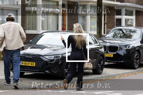 Amsterdam 14 oktober 2025
Renze Klamer met zijn nieuwe vriendin Hannah Trinette Ebbing in Amsterdam zuid.