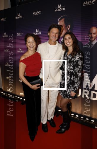 Zaandam 30 november 2025
Premiere Dial for murder in het zaantheater . Rick Engelkes en zijn vrouw Annemarie en dochter Teddie