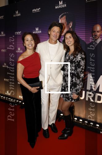 Zaandam 30 november 2025
Premiere Dial for murder in het zaantheater . Rick Engelkes en zijn vrouw Annemarie en dochter Teddie
