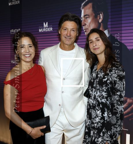Zaandam 30 november 2025
Premiere Dial for murder in het zaantheater . Rick Engelkes en zijn vrouw Annemarie en dochter Teddie