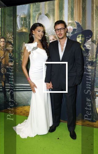 Amsterdam 18 november 2025
Premiere Wicked in het deLaMar theater . Rikkie Valerie Kolle met partner