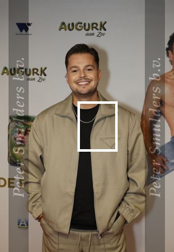 Amsterdam 4 november 2025
Premiere Augurk aan zee in Tuschinski met de cast die bestaat uit oa Monic Hendrickx Martin v Waardenberg Olga Zuiderhoek Jelka v Houten Frank Lammers Peter v d Begin en Tibor Lukacs. Robert v Hemert heeft de titelsong geschreven .