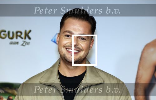 Amsterdam 4 november 2025
Premiere Augurk aan zee in Tuschinski met de cast die bestaat uit oa Monic Hendrickx Martin v Waardenberg Olga Zuiderhoek Jelka v Houten Frank Lammers Peter v d Begin en Tibor Lukacs. Robert v Hemert heeft de titelsong geschreven .