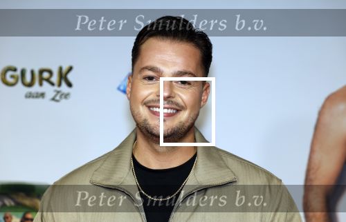 Amsterdam 4 november 2025
Premiere Augurk aan zee in Tuschinski met de cast die bestaat uit oa Monic Hendrickx Martin v Waardenberg Olga Zuiderhoek Jelka v Houten Frank Lammers Peter v d Begin en Tibor Lukacs. Robert v Hemert heeft de titelsong geschreven .
