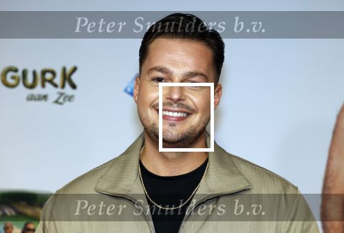 Amsterdam 4 november 2025
Premiere Augurk aan zee in Tuschinski met de cast die bestaat uit oa Monic Hendrickx Martin v Waardenberg Olga Zuiderhoek Jelka v Houten Frank Lammers Peter v d Begin en Tibor Lukacs. Robert v Hemert heeft de titelsong geschreven .