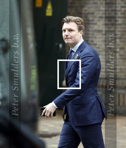 Den Haag 20 november 2025
 Prinses Amalia en haar vader Koning Willem Alexander bij de Grote Kerk, na de Bijzondere Verenigde Vergadering van de Eerste en Tweede Kamer, ter gelegenheid van de tachtigste verjaardag dat het parlement na de Tweede Wereldoorlog voor het eerst weer in gezamenlijkheid bijeenkwam. Eerste Kamervoorzitter Mei Li Vos Tweede Kamervoorzitter Thom van Campenvingen ze op . Ruben Brekelmans