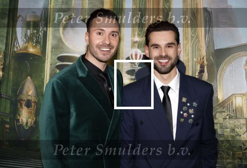 Amsterdam 18 november 2025
Premiere Wicked in het deLaMar theater . Rutger Vink poseert met partner Thomas van Grinsven