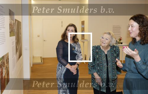 Amsterdam 13 november 2025
Prinses Beatrix en Sacha de Boer bij de opening van een fototentoonstelling ter gelegenheid van het honderdjarig bestaan van ontwikkelingsorganisatie Simavi in het Rijksmuseum in Amsterdam