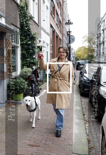 Amsterdam 16 oktober 2025
Sanne Wallis de Vries met haar hond in het centrum van Amsterdam