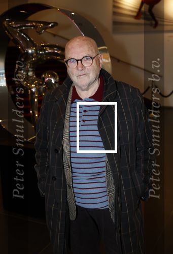 Amsterdam 26 oktober 2025
Boekpresentatie boek over 80 jaar het DeLaMar theater . Simone Kleinsma kreg uit handen van Janine v d Ende en Joop v d Ende het eerste exemplaar. Serge Henri Valcke