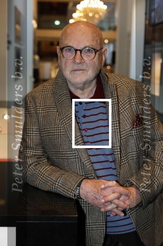 Amsterdam 26 oktober 2025
Boekpresentatie boek over 80 jaar het DeLaMar theater . Simone Kleinsma kreg uit handen van Janine v d Ende en Joop v d Ende het eerste exemplaar. Serge Henri Valcke