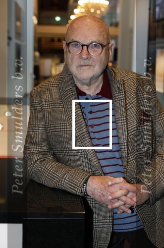 Amsterdam 26 oktober 2025
Boekpresentatie boek over 80 jaar het DeLaMar theater . Simone Kleinsma kreg uit handen van Janine v d Ende en Joop v d Ende het eerste exemplaar. Serge Henri Valcke