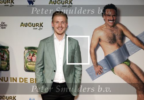 Amsterdam 4 november 2025
Premiere Augurk aan zee in Tuschinski met de cast die bestaat uit oa Monic Hendrickx Martin v Waardenberg Olga Zuiderhoek Jelka v Houten Frank Lammers Peter v d Begin en Tibor Lukacs. Robert v Hemert heeft de titelsong geschreven . Oos Kesbeke met zijn zoon Silvian Kesbeke