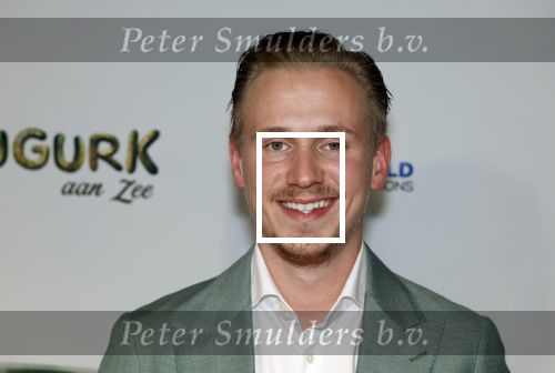 Amsterdam 4 november 2025
Premiere Augurk aan zee in Tuschinski met de cast die bestaat uit oa Monic Hendrickx Martin v Waardenberg Olga Zuiderhoek Jelka v Houten Frank Lammers Peter v d Begin en Tibor Lukacs. Robert v Hemert heeft de titelsong geschreven . Oos Kesbeke met zijn zoon Silvian Kesbeke