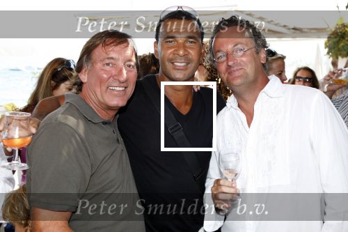 St Tropez 3 augustus 2007
Jan des Bouvrie viert zijn 65 e verjaardag bij Tropezina .Theo Dietz met Ruud Gullit
Peter Smulders bv