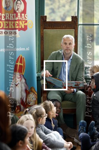 Amsterdam 10 november 2025
Presentatie sinterklaasboeken met Igone de Jong Tijl Beckand en Lieke Martens .