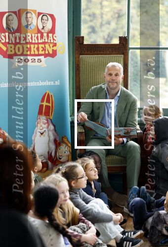 Amsterdam 10 november 2025
Presentatie sinterklaasboeken met Igone de Jong Tijl Beckand en Lieke Martens .