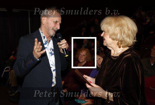Laren 20 november 2025
Tineke de Nooij krijgt uit handen van Johan Vlemmix een oeuvre award in Rosa Spierhuis.