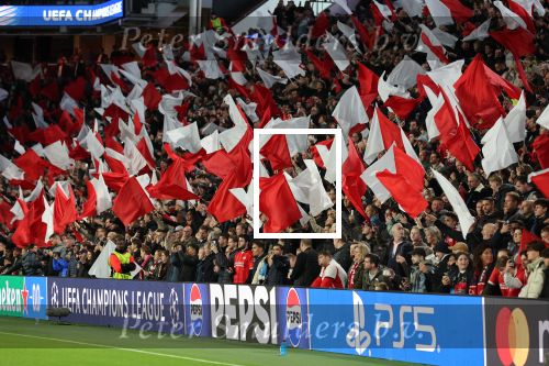 Eindhoven, 21 Oktober 2025
CL Wedstrijd PSV-Napolie, eindstand 6-2
Veel sfeer en vlaggen bij PSV Supporters