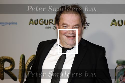 Amsterdam 4 november 2025
Premiere Augurk aan zee in Tuschinski met de cast die bestaat uit oa Monic Hendrickx Martin v Waardenberg Olga Zuiderhoek Jelka v Houten Frank Lammers Peter v d Begin en Tibor Lukacs. Robert v Hemert heeft de titelsong geschreven . Victor Low met zoon (l)