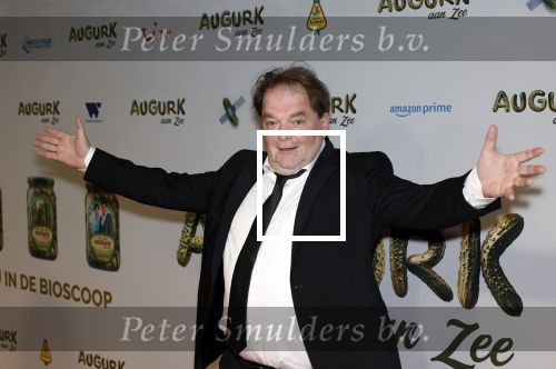 Amsterdam 4 november 2025
Premiere Augurk aan zee in Tuschinski met de cast die bestaat uit oa Monic Hendrickx Martin v Waardenberg Olga Zuiderhoek Jelka v Houten Frank Lammers Peter v d Begin en Tibor Lukacs. Robert v Hemert heeft de titelsong geschreven . Victor Low met zoon (l)