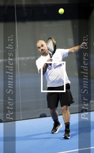 Utrecht 6 november 2025
Padel tournooi voor het UMC ziekenhuis bij Hal 22. Wesley Sneijder speelde met Frank Rijkaard