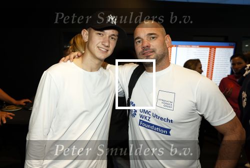 Utrecht 6 november 2025
Padel tournooi voor het UMC ziekenhuis bij Hal 22. Wesley Sneijder en zijn zoon Jessey