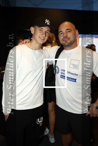 Utrecht 6 november 2025
Padel tournooi voor het UMC ziekenhuis bij Hal 22. Wesley Sneijder en zijn zoon Jessey