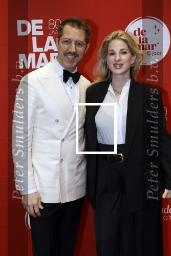 Amsterdam 30 november 2025
80 jaar het DeLaMar theater . William Spaaij poseert met zijn zwngere partner Liza Kollau