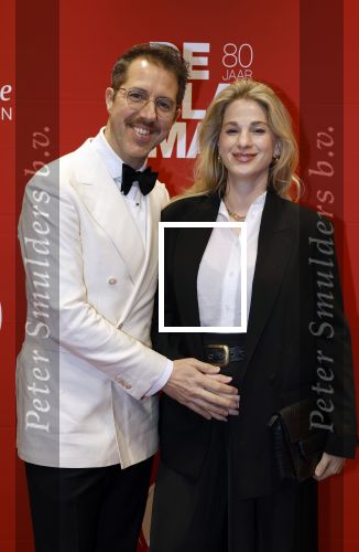 Amsterdam 30 november 2025
80 jaar het DeLaMar theater . William Spaaij poseert met zijn zwngere partner Liza Kollau