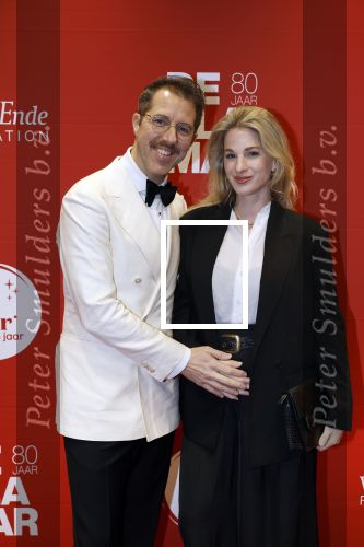 Amsterdam 30 november 2025
80 jaar het DeLaMar theater . William Spaaij poseert met zijn zwngere partner Liza Kollau