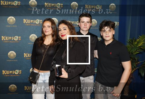 Den Haag 23 oktober 2025
Premiere Circque du Soleil op het malieveld in Den Haag. Yesim Candan kwam met haar kinderen