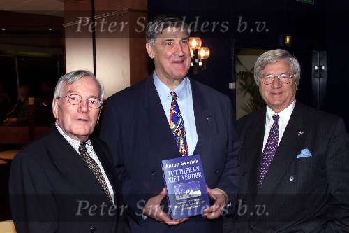 Utrecht 21 december 1999
Uitreiking boek ANTON GEESINK
hier met Joop v d Reijden en Tjerk Westerterp