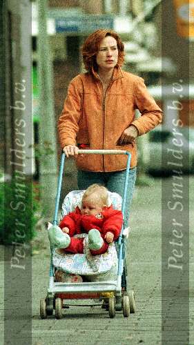 Chris Jolles met haar zoontje
14 april 1999