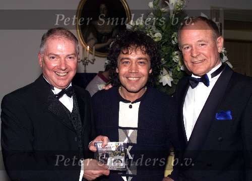Eefde 30 november 1999
Uitreiking nieuwe CD Ronnie Tober
RONNIE TOBER hier met DENNY CHRISTIAN en Jan Jochems