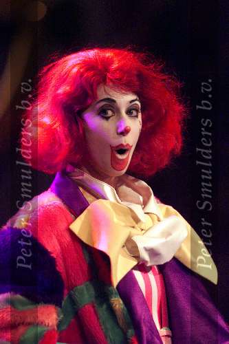 Fabienne de Vries van STRAAT OP STELTEN en voormalig TMF VJ als clown bij het Gala of the Stars in Amsterdam 
t.b.v. het FOSTER-PARENTS plan