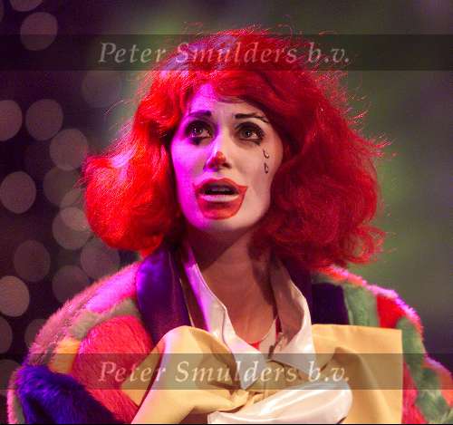 Fabienne de Vries van STRAAT OP STELTEN en voormalig TMF VJ als clown bij het Gala of the Stars in Amsterdam 
t.b.v. het FOSTER-PARENTS plan