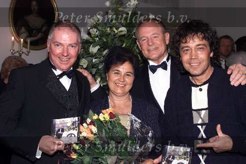 Eefde 30 november 1999
Uitreiking nieuwe CD Ronnie Tober
RONNIE TOBER JACQUEMINE HOES JAN JOCHEMS DENIIE CHRISTIAN
