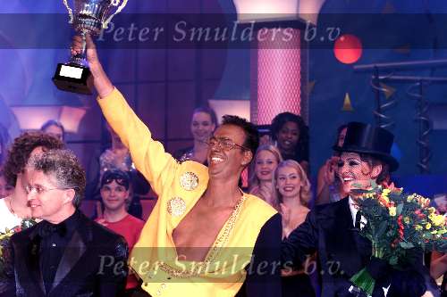 Aalsmeer 8-12-1999
Sterrenplaybackshow van Hennie HUISMAN.
Jochem v Gelder als winnaar van de sterren playbackshow