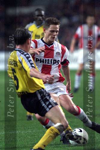 Eindhoven, 4 December 1999
Komp. PSV-Roda JC, eindstand 2-0

JOHAN VOGEL


PETER SMULDERS BV