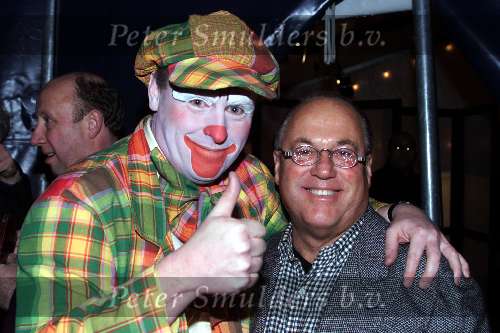 Amsterdam 13 december 1999
Gala of the stars. Bekende nederlanders doen een circusact voor het Foster Parents plan.
Joop Braakhekke met Ad Smetsers