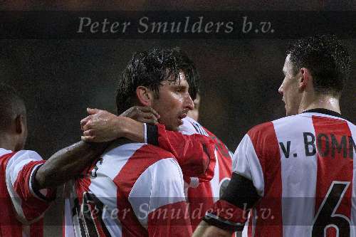 Eindhoven, 4 December 1999
Komp. PSV-Roda JC, eindstand 2-0
Luc Nilis zijn 100e kompetitiedoelpunt  in de Nederlandse kompetitie en Mark v Bommel