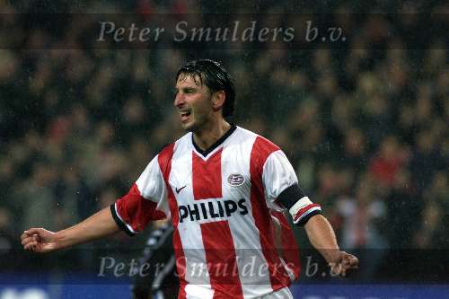 Eindhoven, 4 December 1999
Komp. PSV-Roda JC, eindstand 2-0
Luc Nilis zijn 100e kompetitiedoelpunt  in de Nederlandse kompetitie