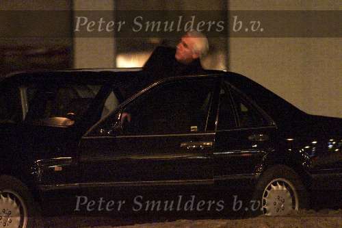 Eindhoven 1-12-1999
Marco Bakker stapt na een optreden in zijn auto.