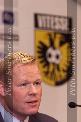 Arnhem, 30 november 1999
Ondertekening kontrakt bij Vitsse voor 2 1/2 jaar
RONALD KOEMAN